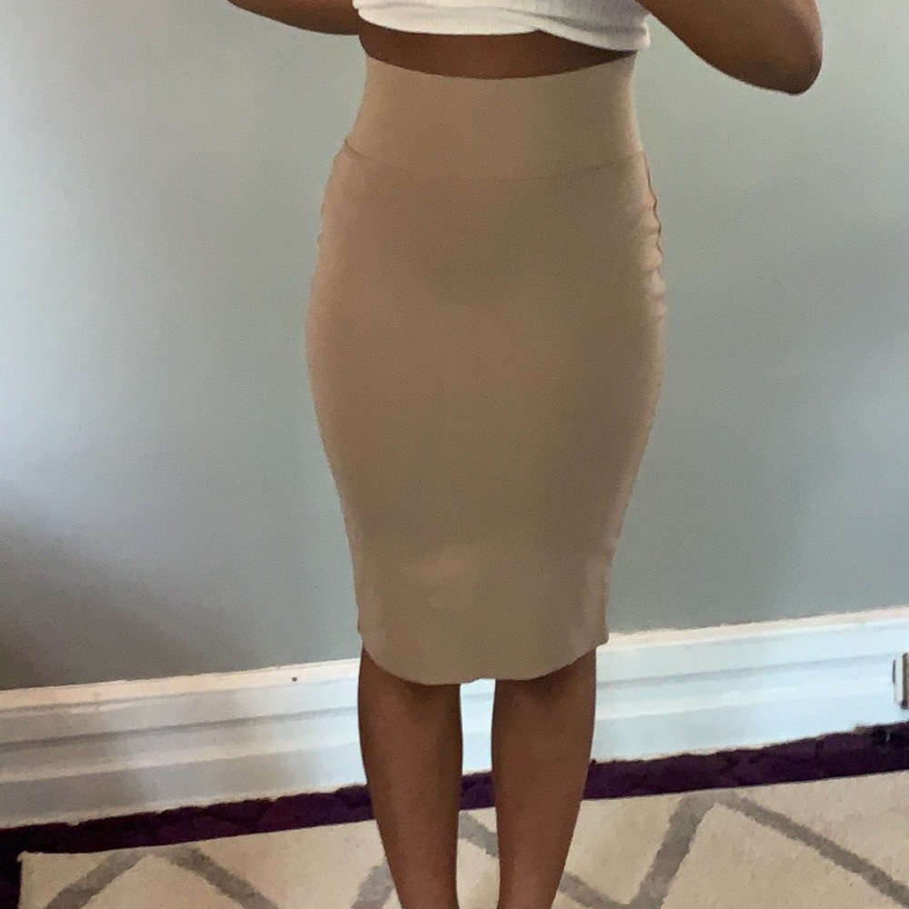 Nude pencil skirt